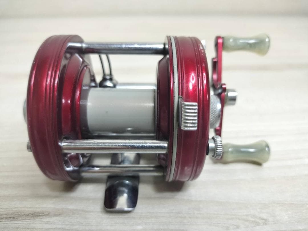 ABU GARCIA アブ アンバサダー 5000　4ネジビンテージリール　濃赤