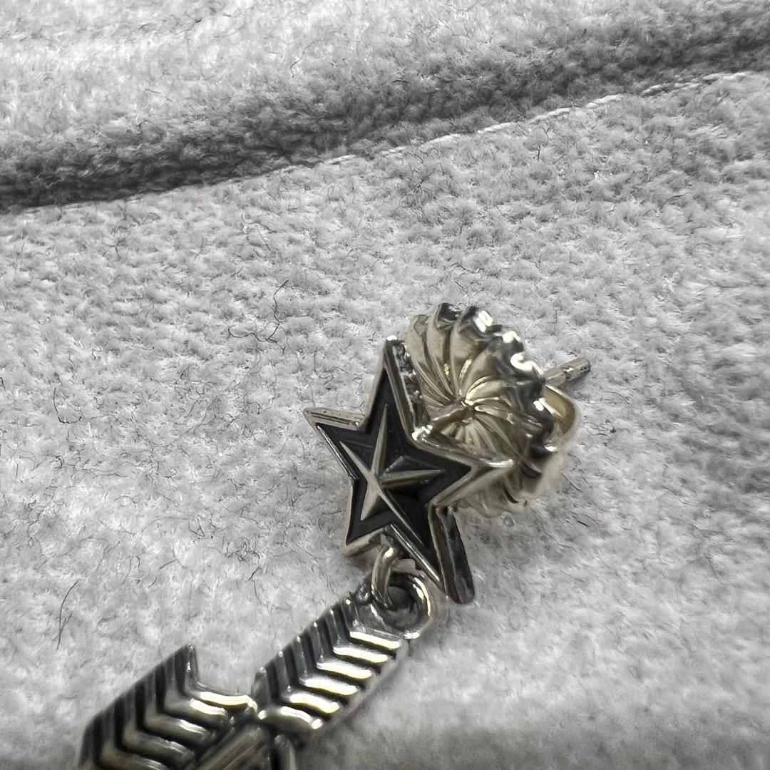 アクセサリー CODY Triple Arrow Star Earring Curved