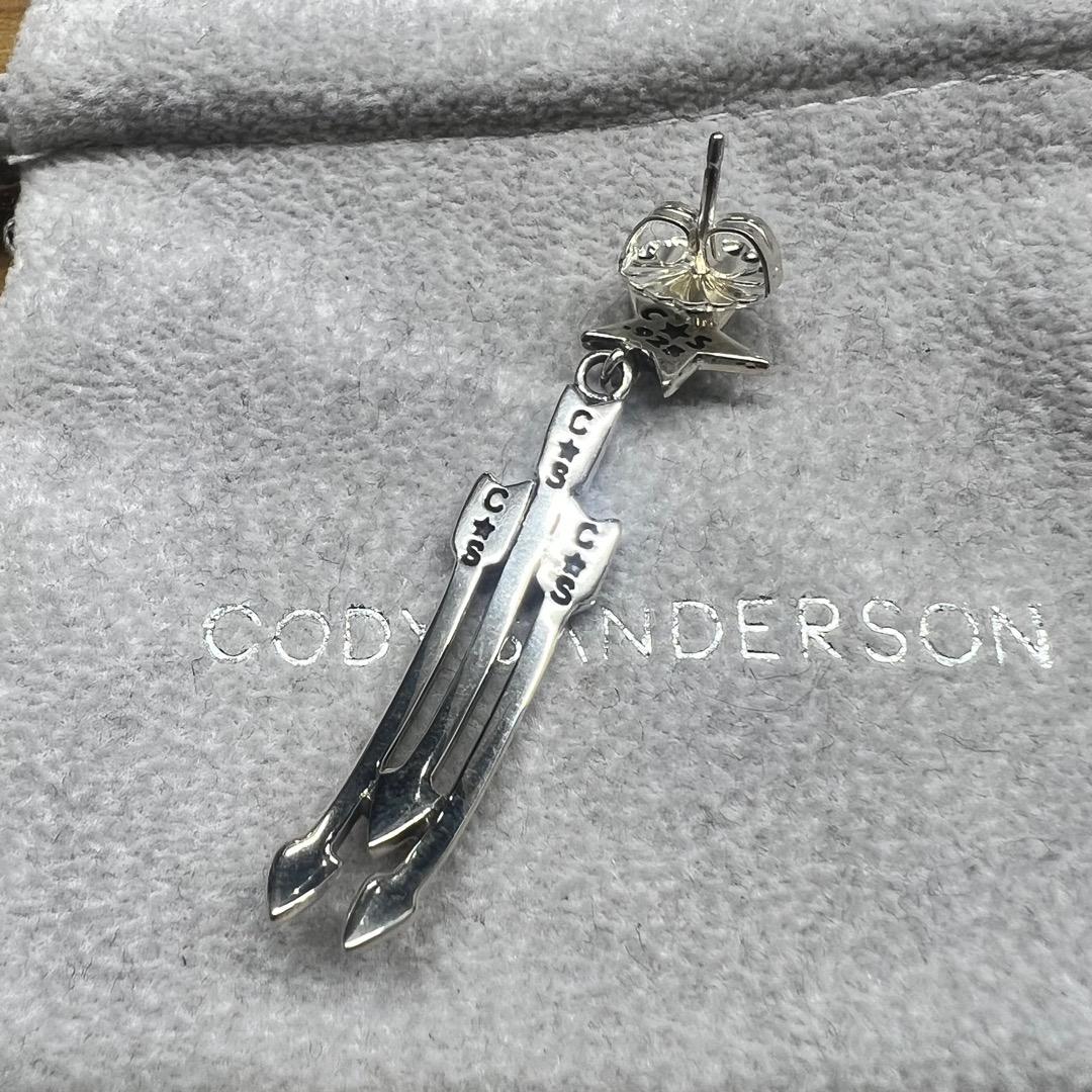 アクセサリー CODY Triple Arrow Star Earring Curved