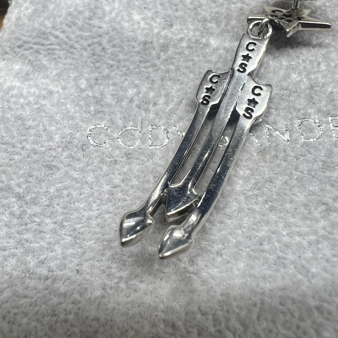 アクセサリー CODY Triple Arrow Star Earring Curved