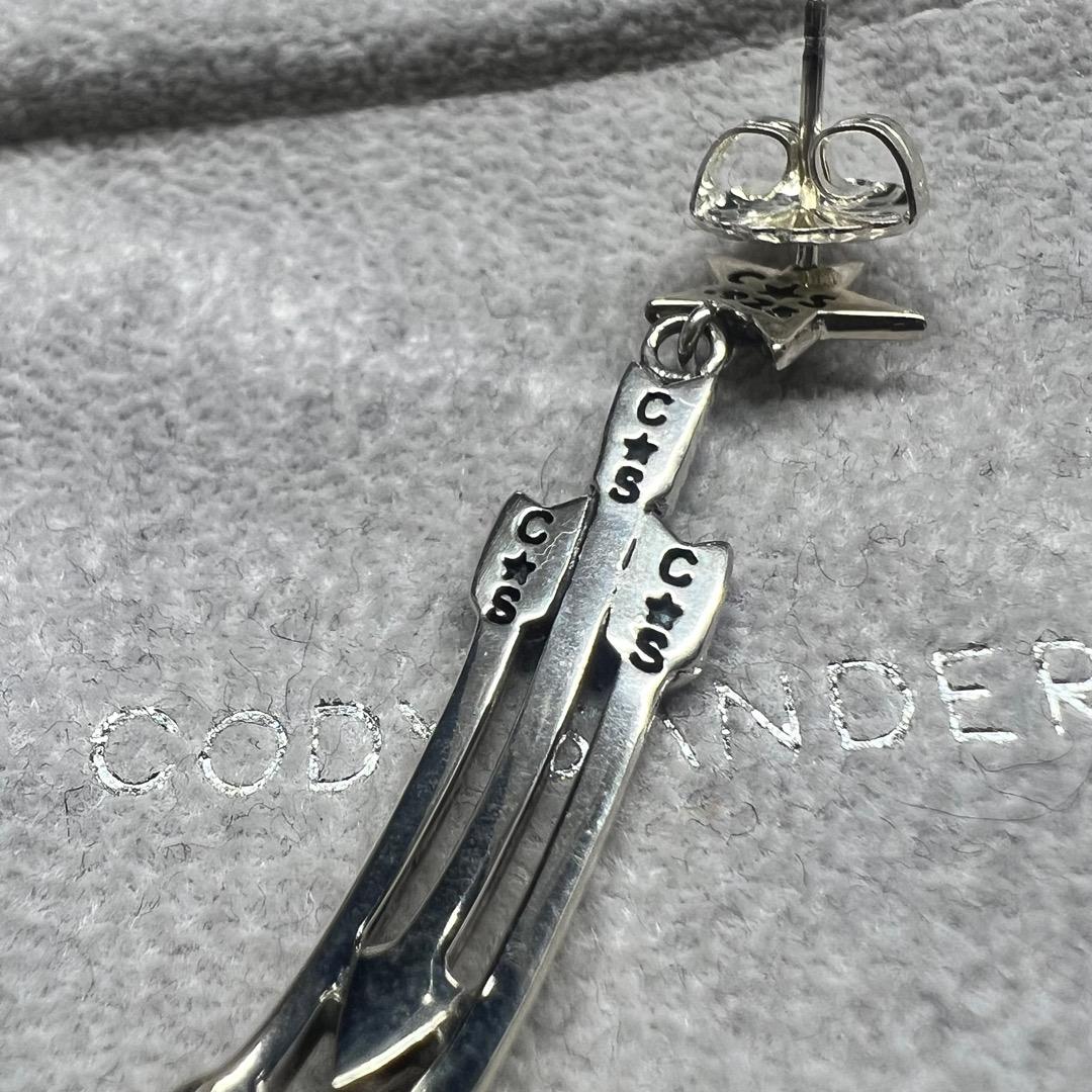 アクセサリー CODY Triple Arrow Star Earring Curved