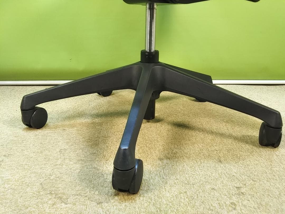 ax　オカムラ　シルフィーチェア　ローバック　固定肘　前傾機能　メッシュ　中古品