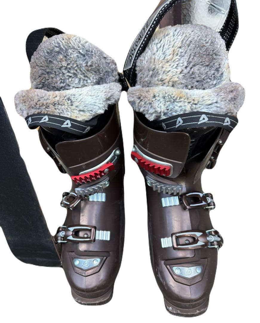 DOLOMITEドロミテのブーツ とAtomic スキー板とストックの３点セット