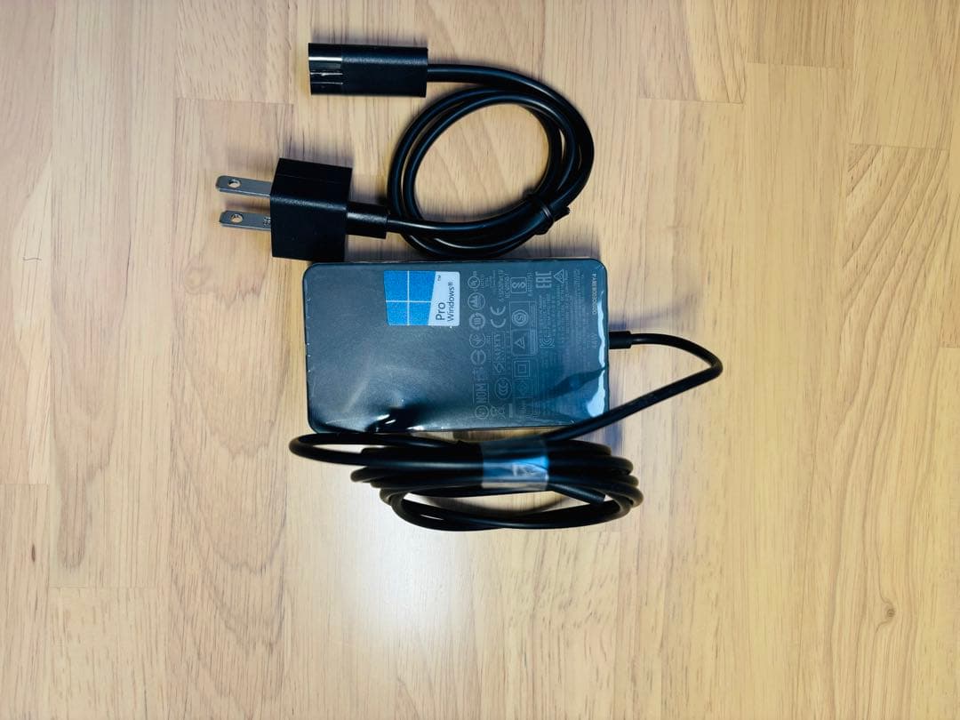 パソコンデスク Surface Pro 4Core i56300u 8GB SSD 256GB