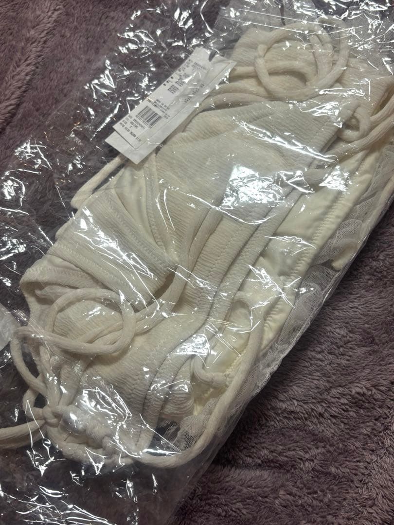 ホワイト フリルデザイン セパレート水着