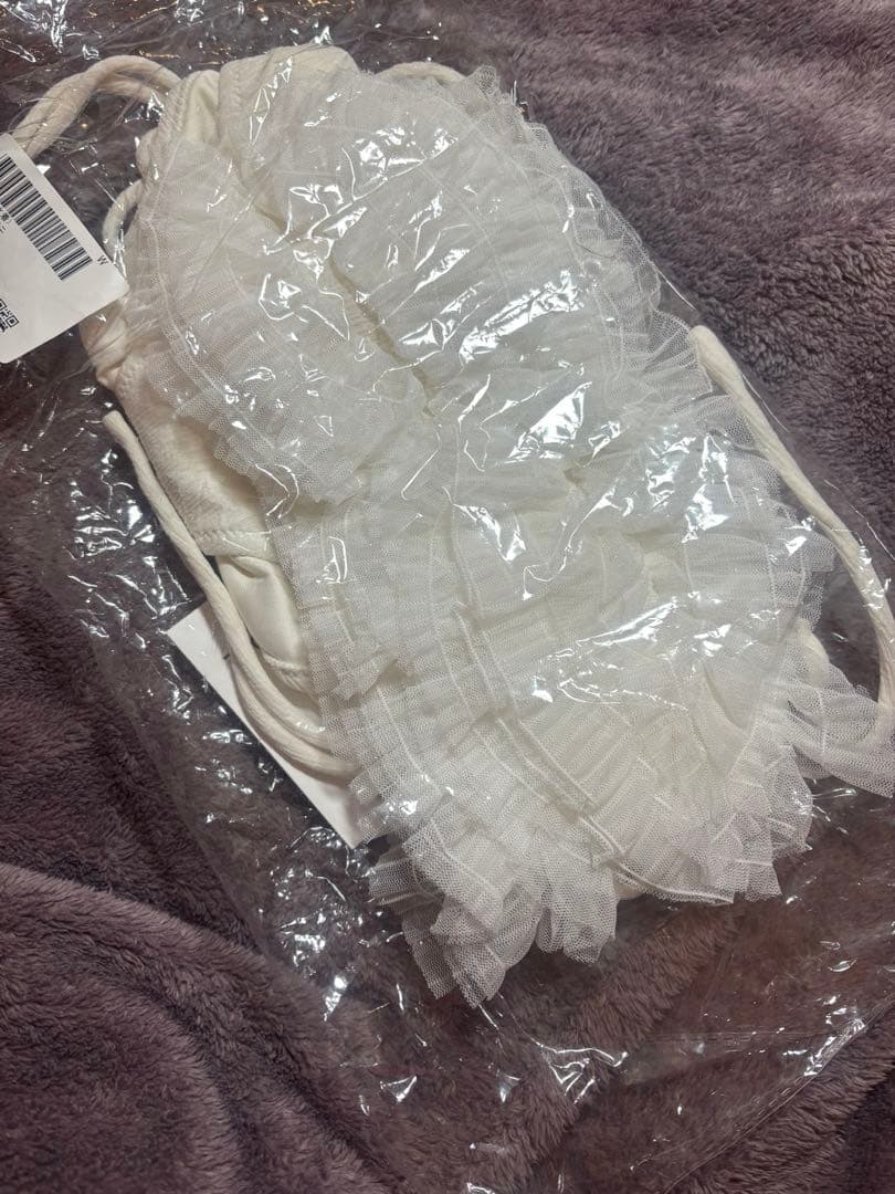 ホワイト フリルデザイン セパレート水着