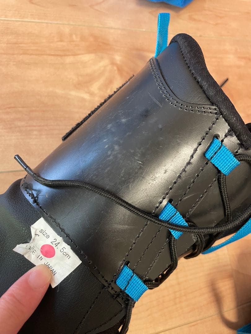 年末値下げアビリーバー　スキー用ブーツ 青/黒 収納袋付き　インソールなし