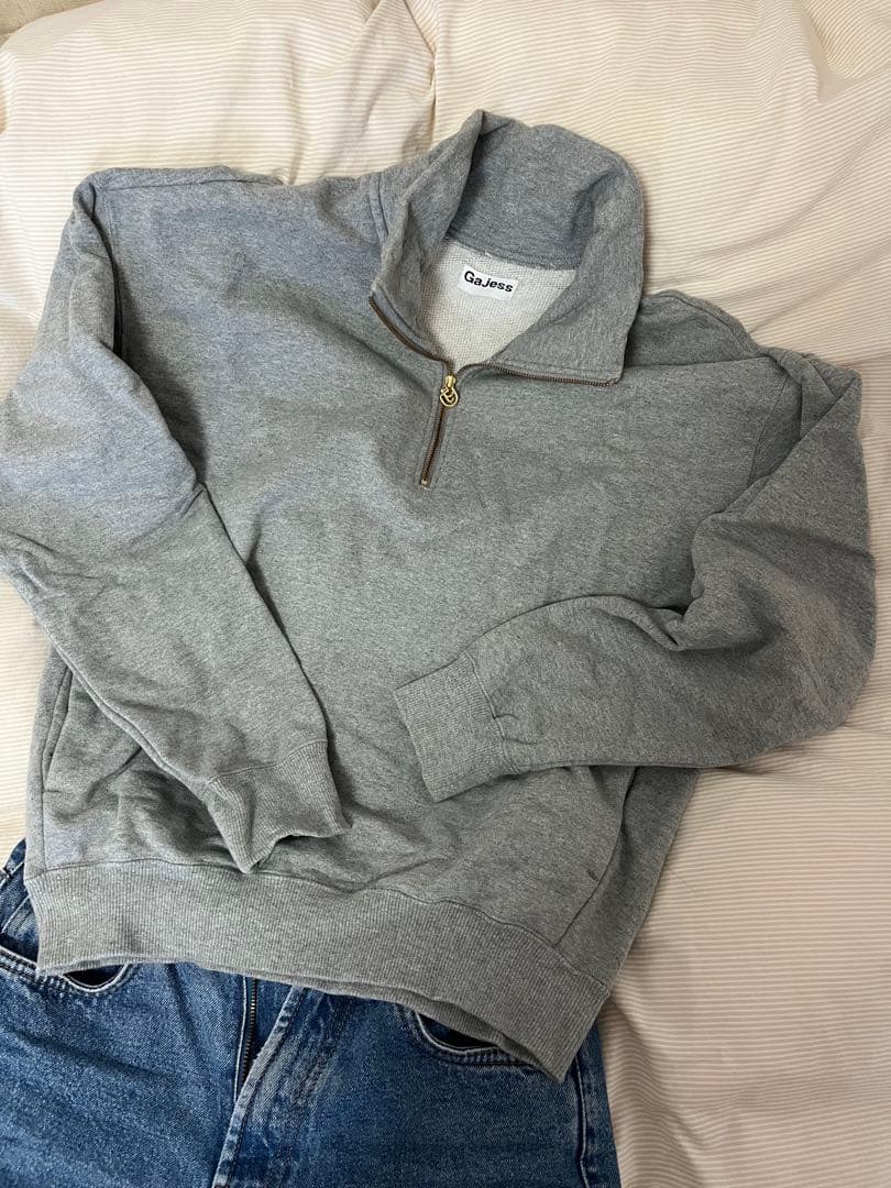 Gajess Charm Sweatshirt グレー