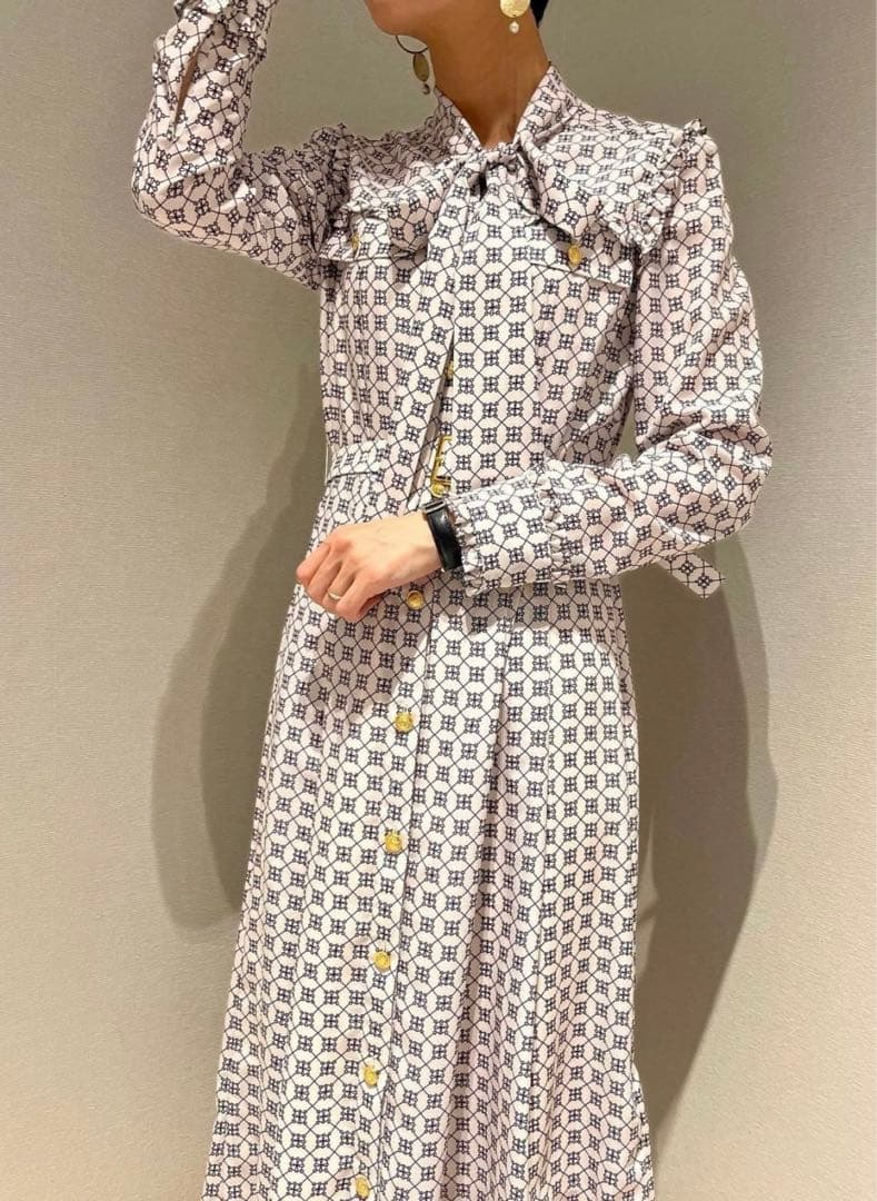 幾何学模様ボタン付きシャツワンピース