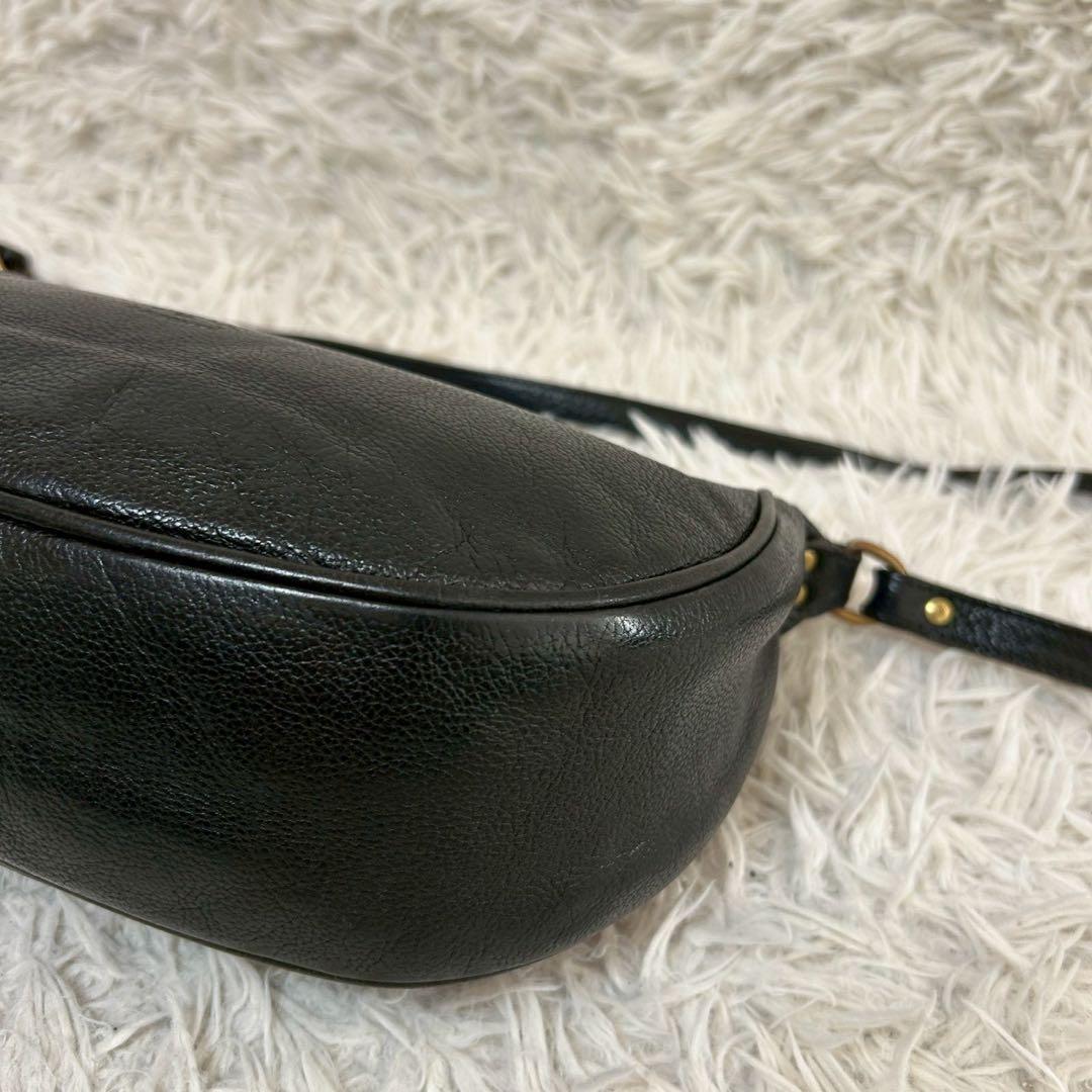 イルビゾンテ ショルダーバッグ ハーフムーン 三日月 レザー ブラック