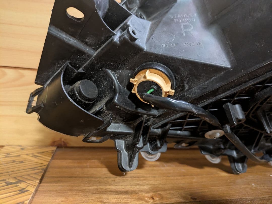 てえ 200系 クラウン ハイブリッド インナーブラック ヘッドライト