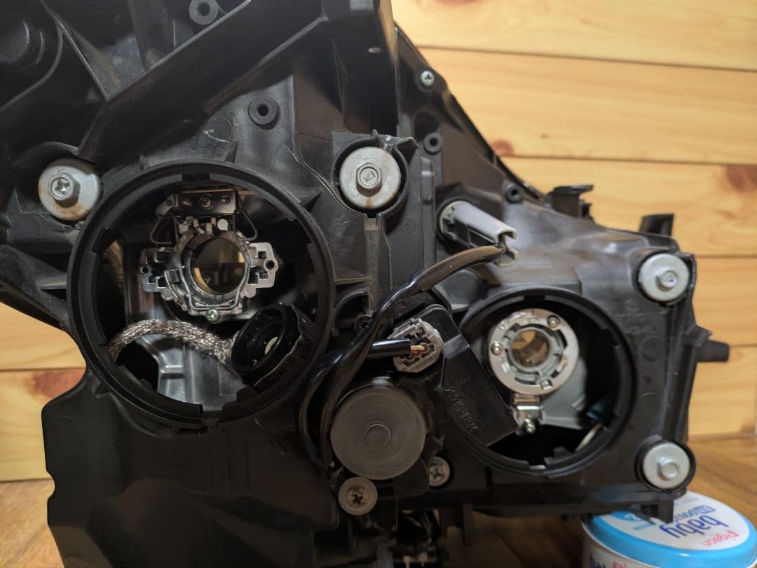 てえ 200系 クラウン ハイブリッド インナーブラック ヘッドライト