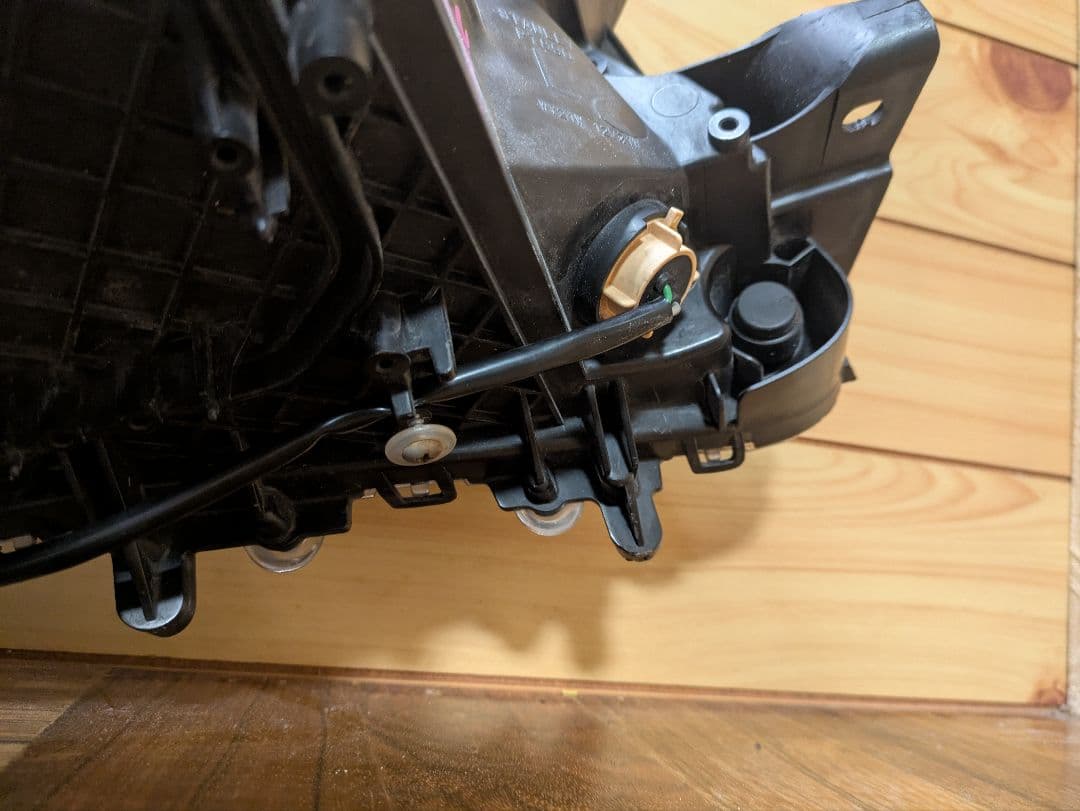 てえ 200系 クラウン ハイブリッド インナーブラック ヘッドライト