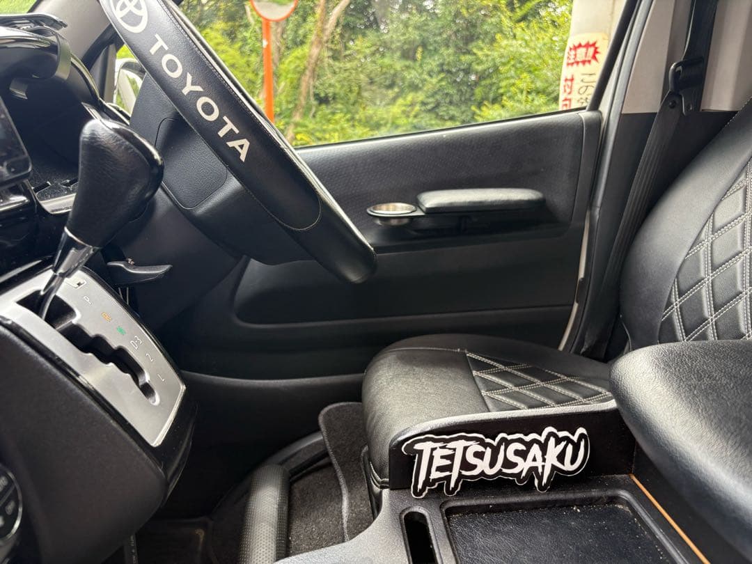 ハイエース200系　スーパーGL アームレスト運転席側&助手席側