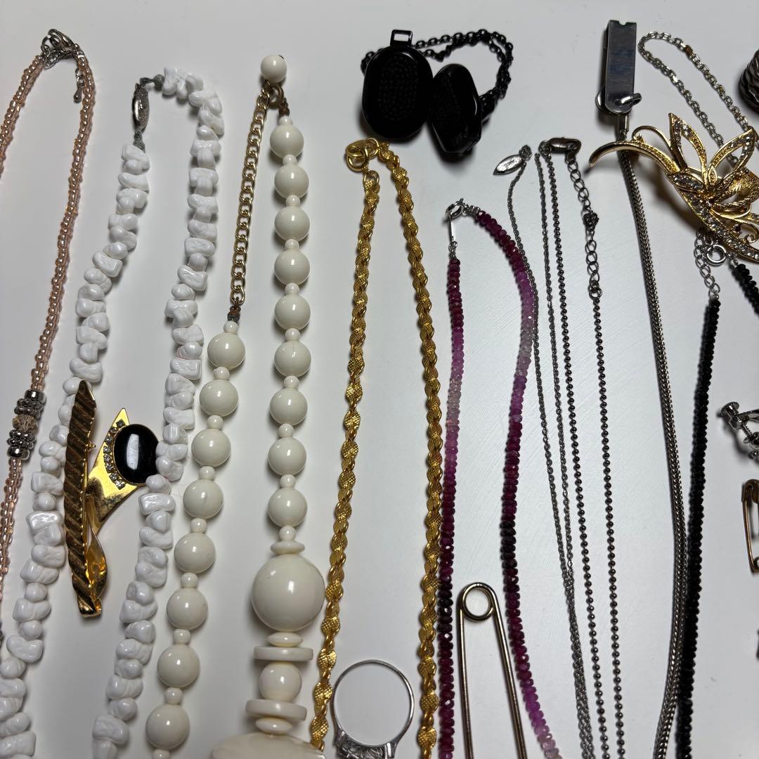 アクセサリーまとめ　ネックレス　指輪　ブローチ　イミテーション