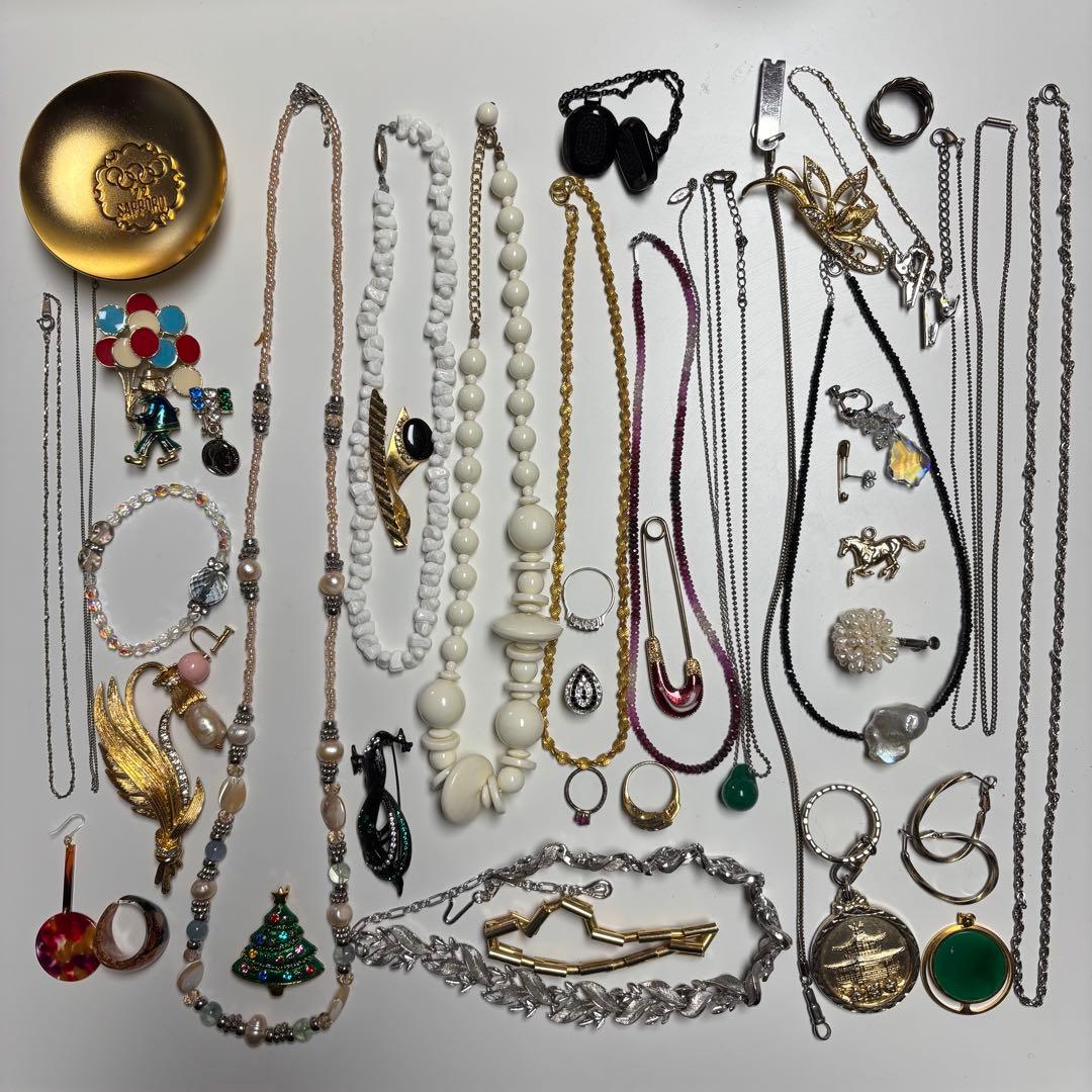 アクセサリーまとめ　ネックレス　指輪　ブローチ　イミテーション