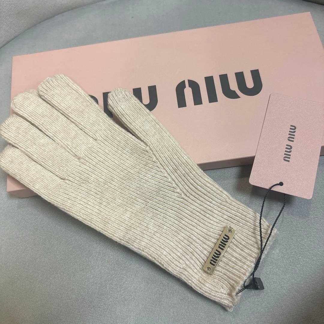 miumiu ベージュ 手袋