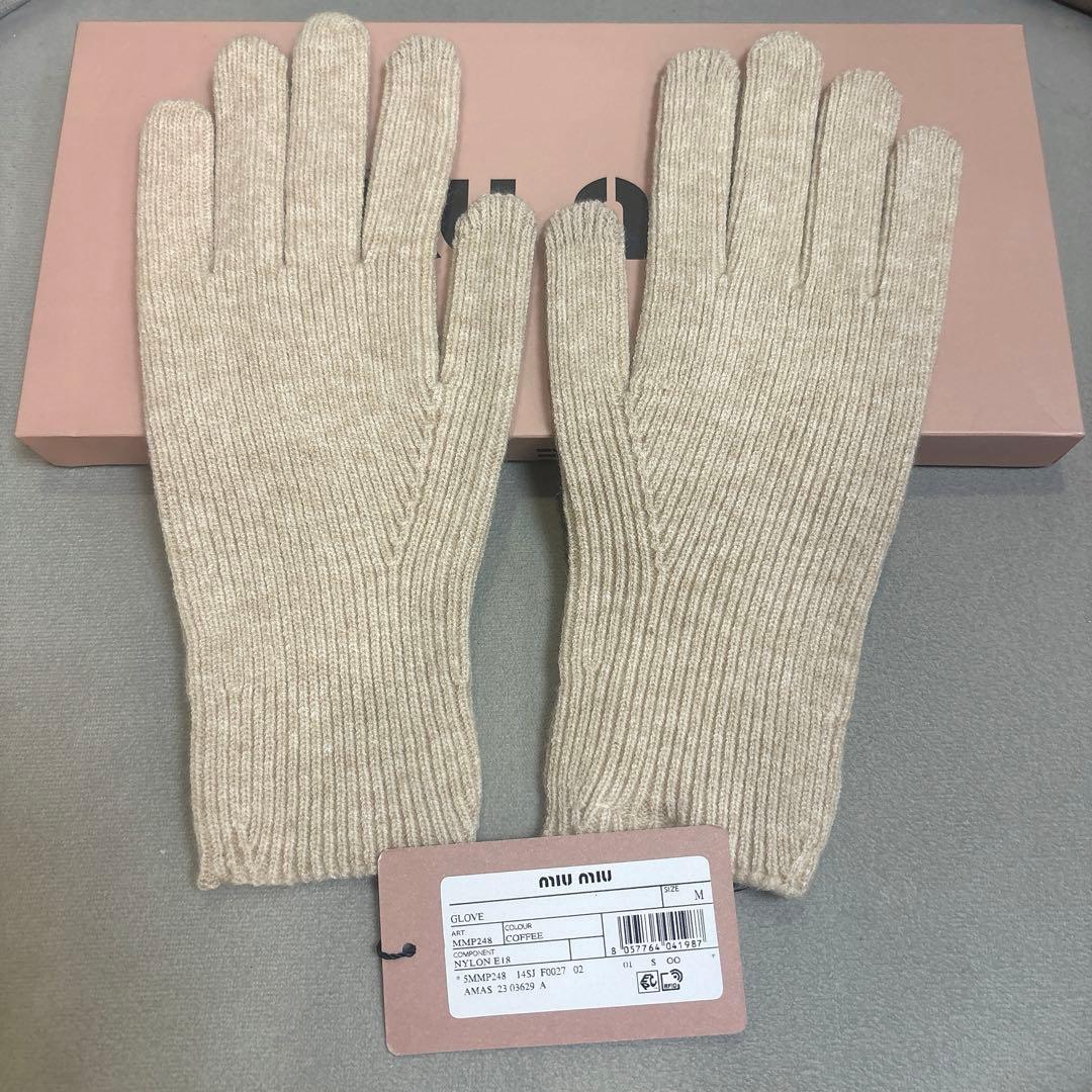 miumiu ベージュ 手袋