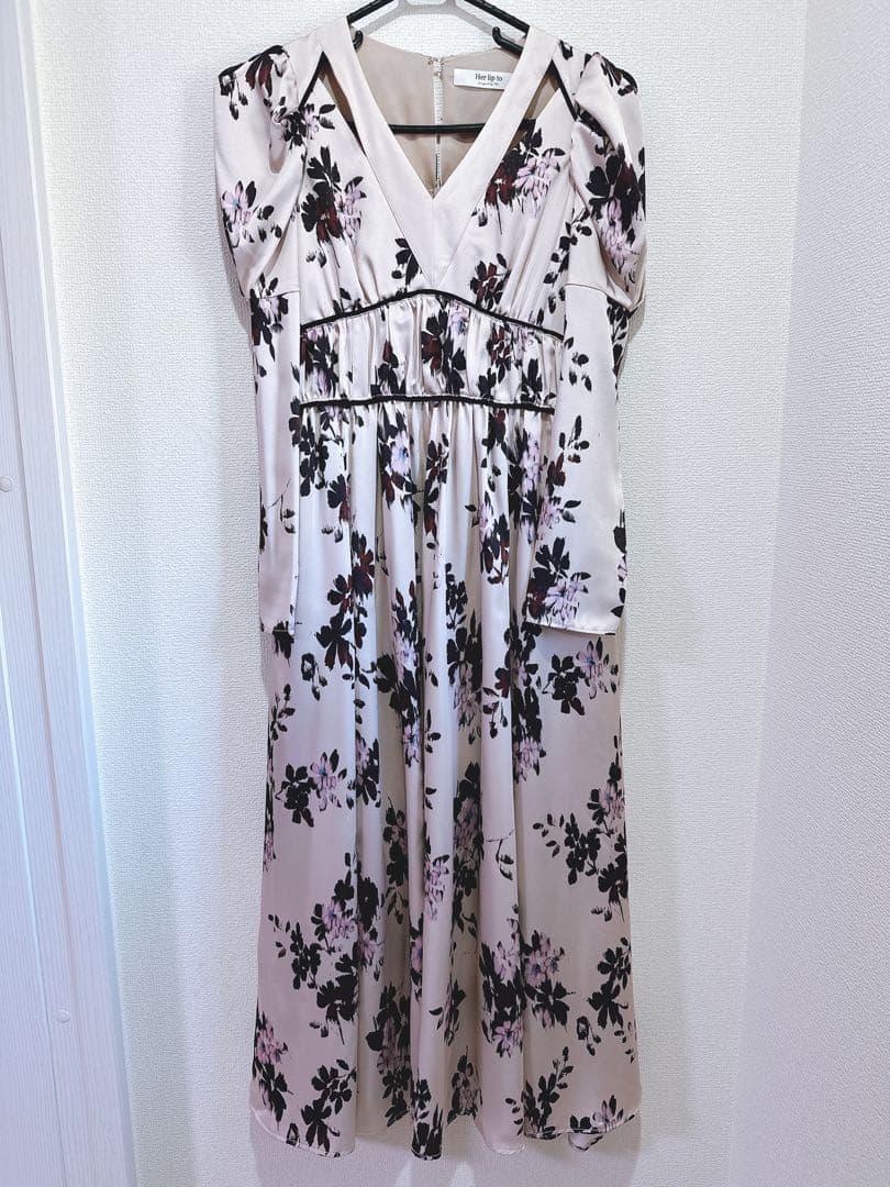 ワンピース herlipto Muse Floral Cut-Out Dress