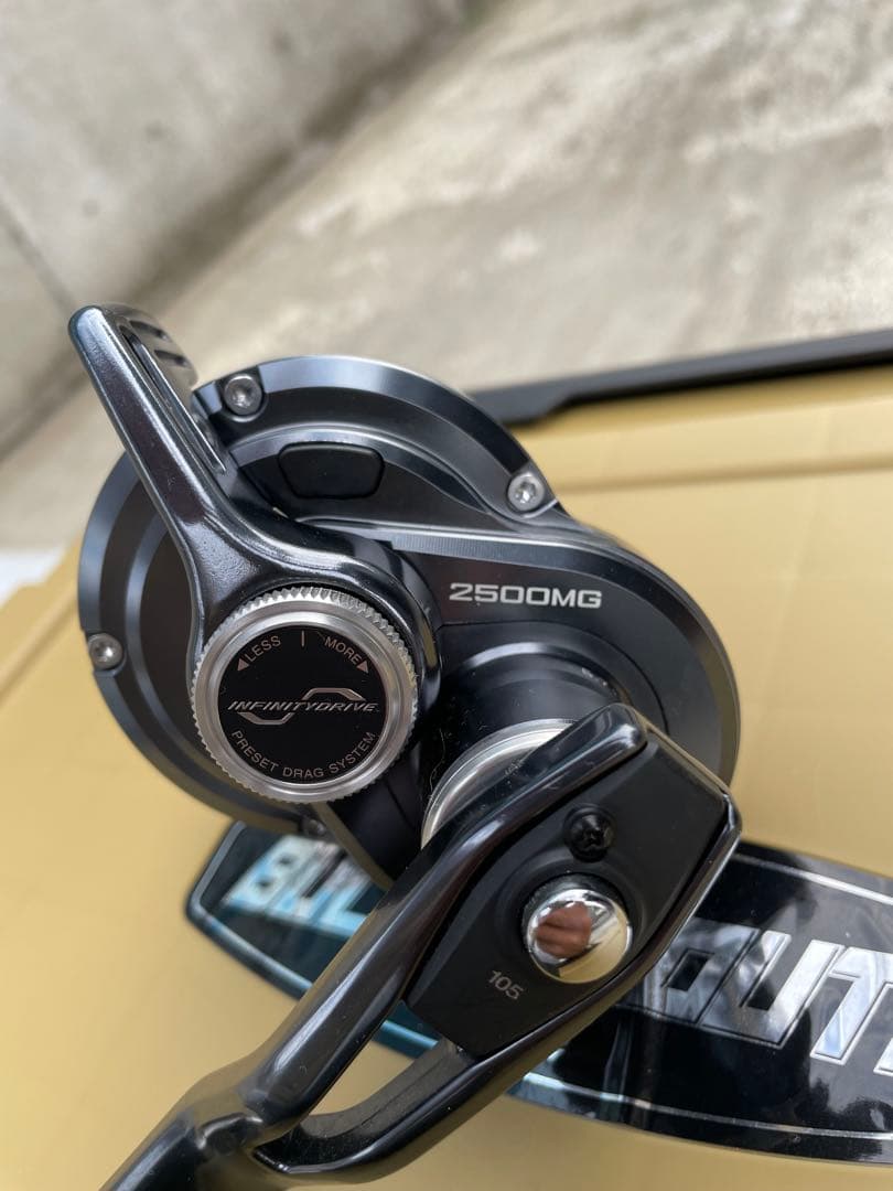 SHIMANO OCEA JIGGER LD 2500MG リール