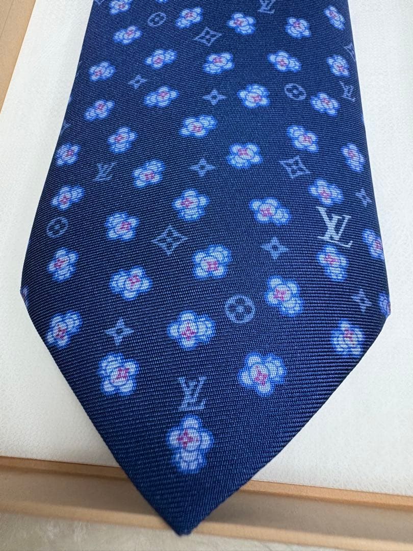 極美品】LOUIS VUITTON ルイヴィトン ネクタイ ヴィヴィエンヌ 現行