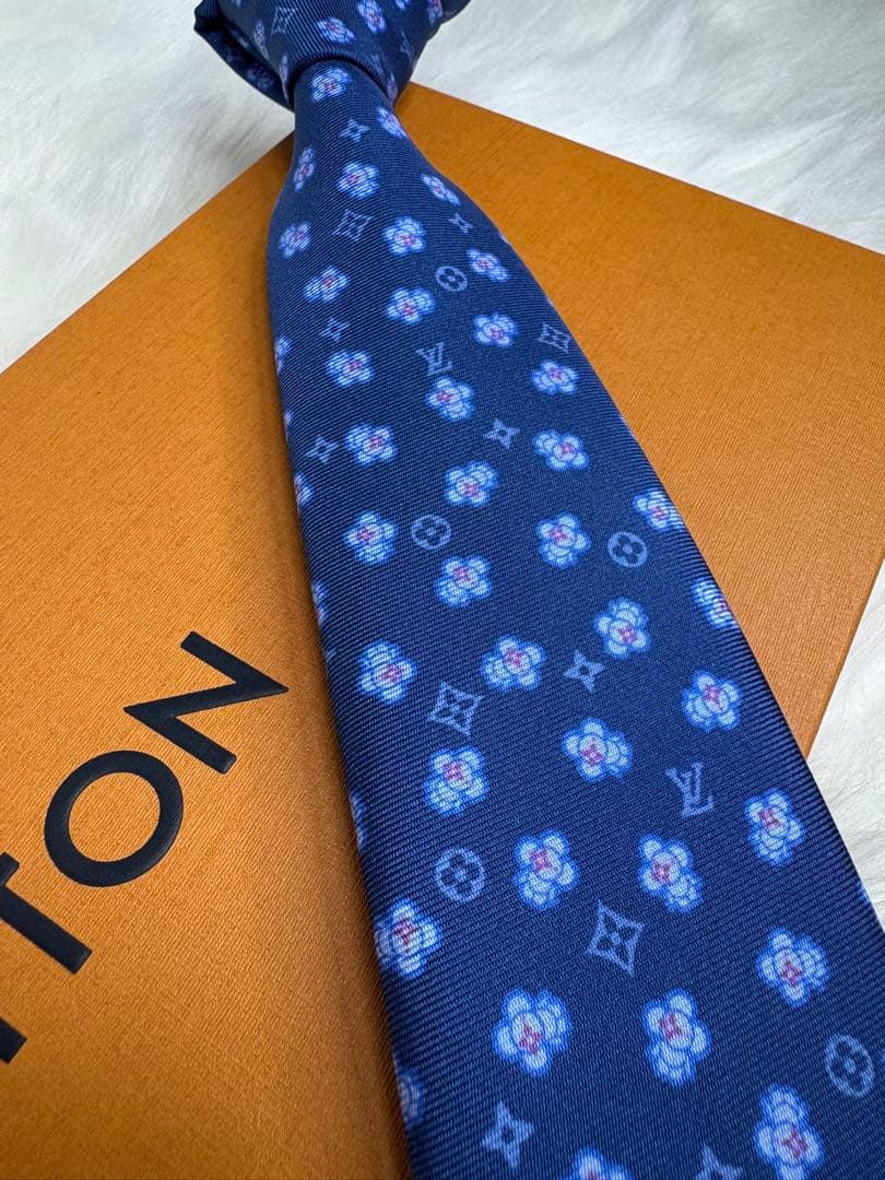 極美品】LOUIS VUITTON ルイヴィトン ネクタイ ヴィヴィエンヌ 現行