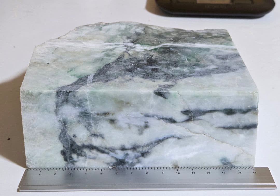 翡翠　糸魚川　2500g　W152×D56×H122mm