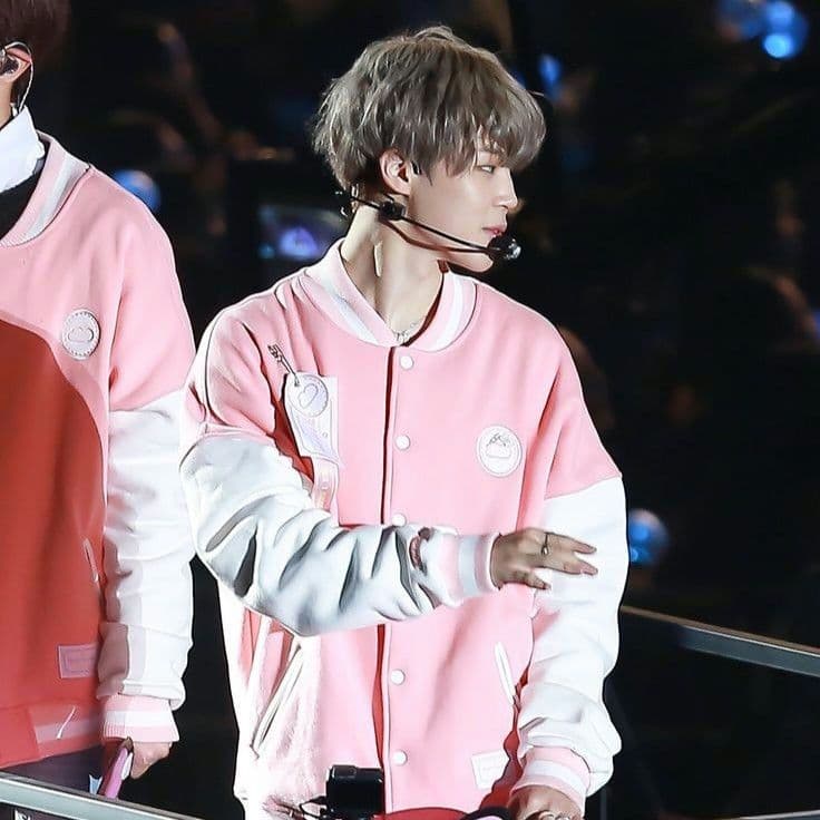 BTS Happy Ever After ハピエバ ピンクベースボールジャケット