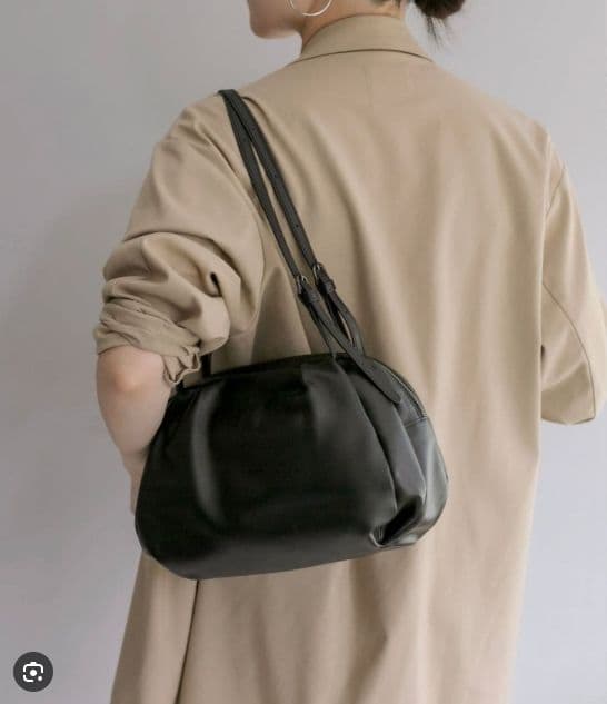 ear PAPILLONNER コロンボストンバッグ ブラック