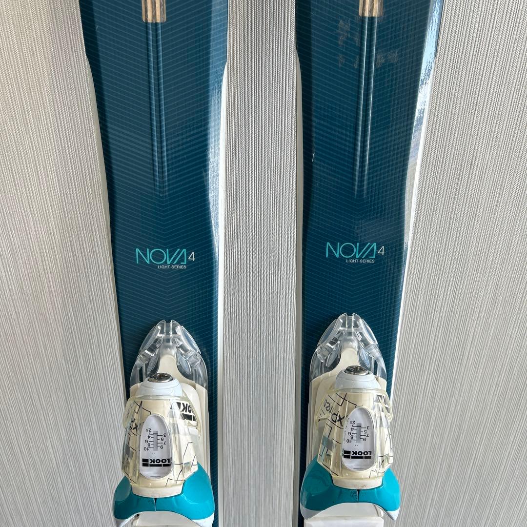 スキー板、ビンディング、ストック