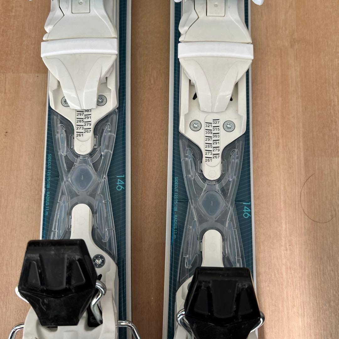 スキー板、ビンディング、ストック