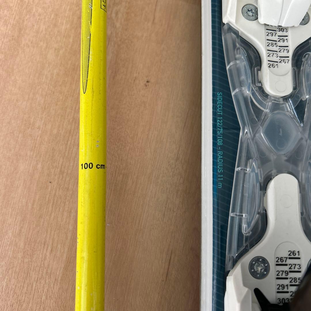 スキー板、ビンディング、ストック