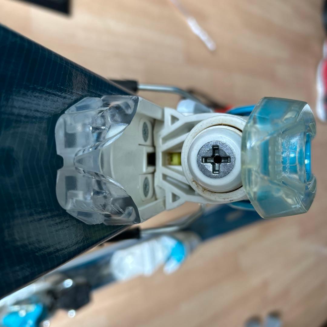 スキー板、ビンディング、ストック