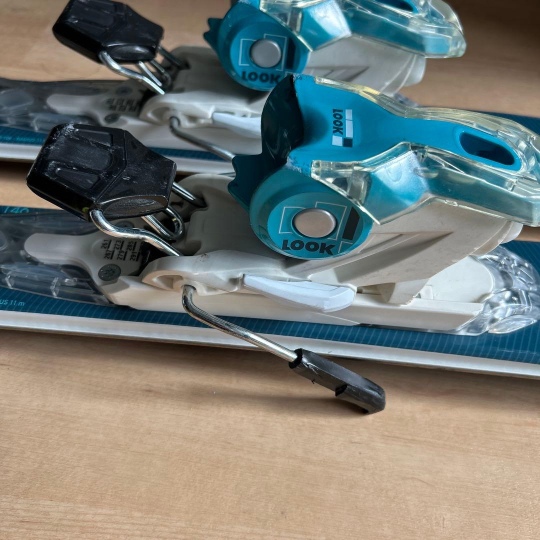 スキー板、ビンディング、ストック