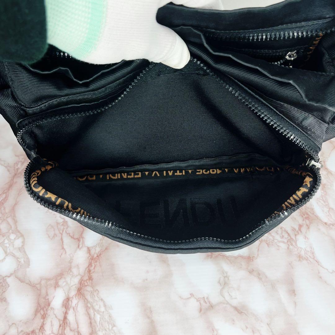 【極美品】FENDI フェンディ ショルダーバック70