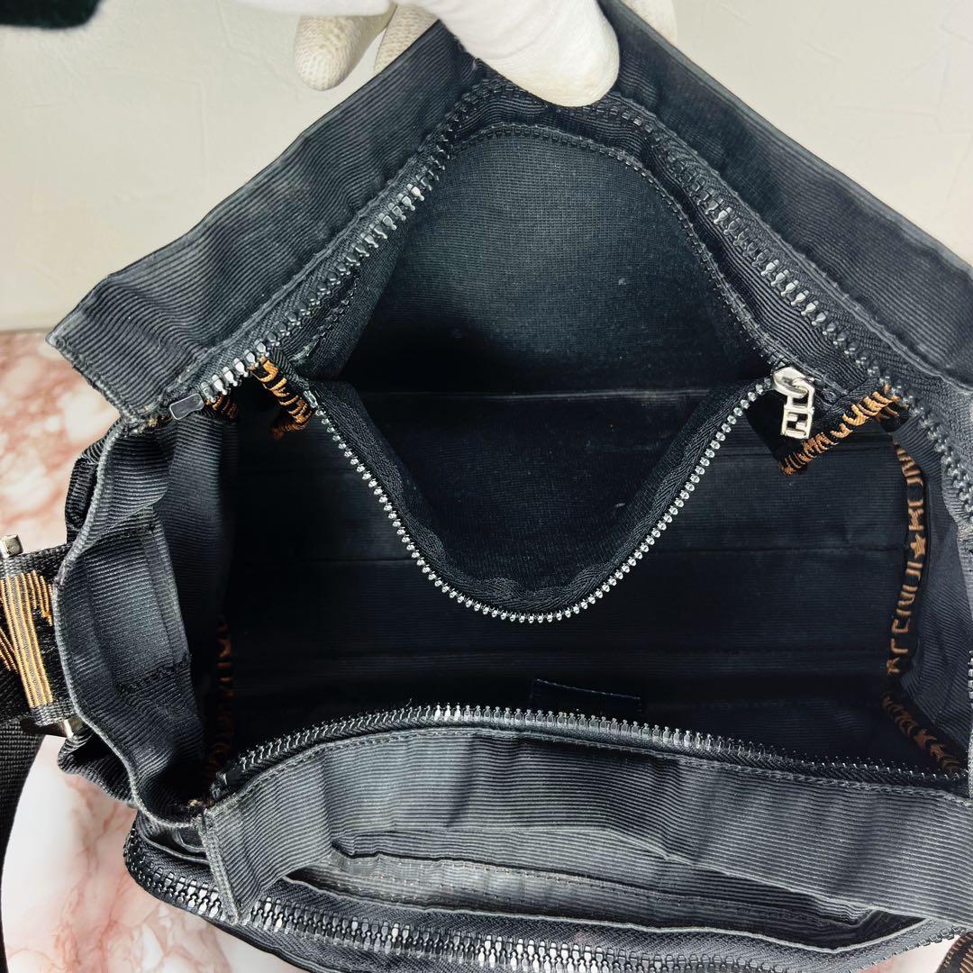 【極美品】FENDI フェンディ ショルダーバック70