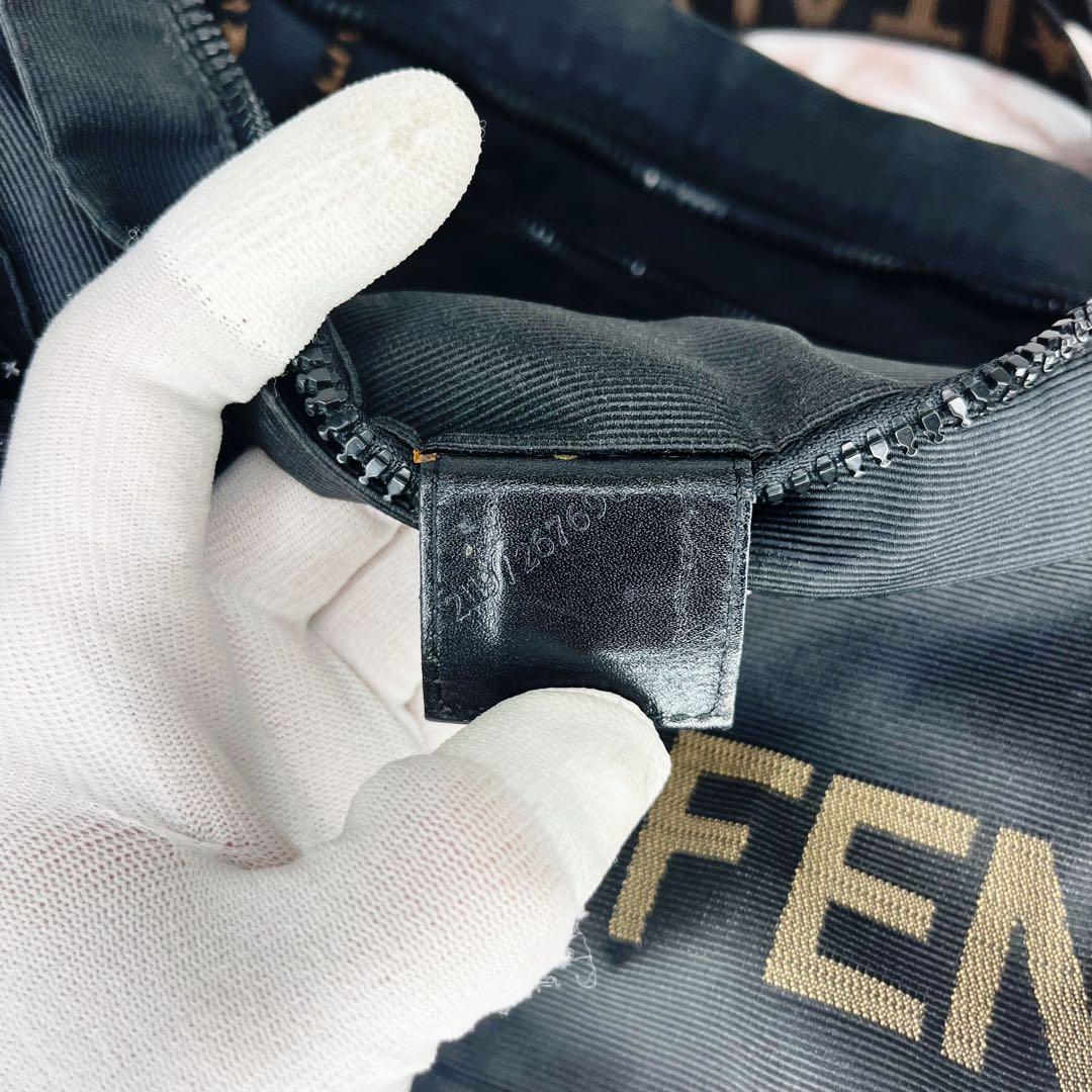 【極美品】FENDI フェンディ ショルダーバック70