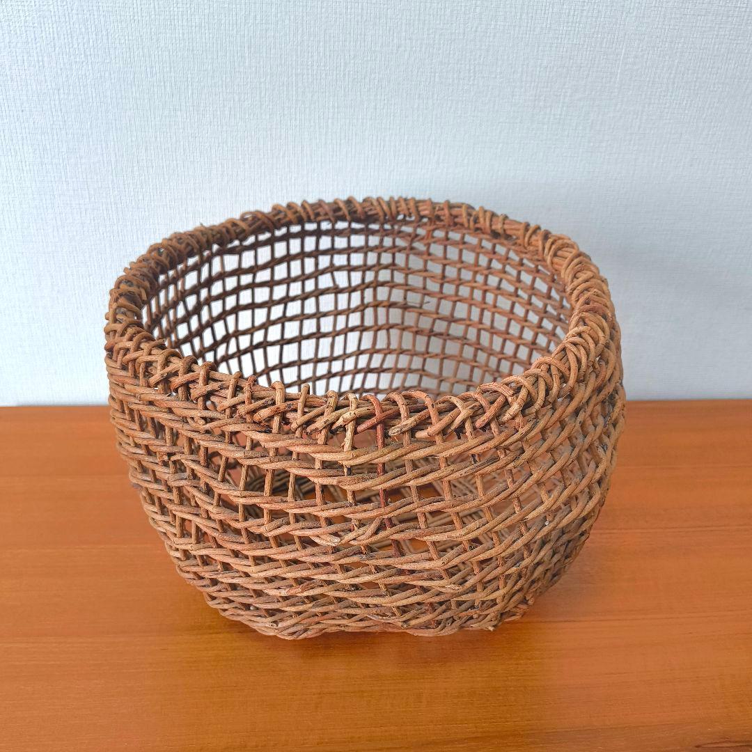 アケビ　カゴ　透かし編み　天然素材