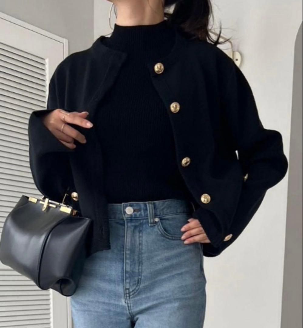 アニュアンス　オリジナルボタンノーカラーニットジャケット