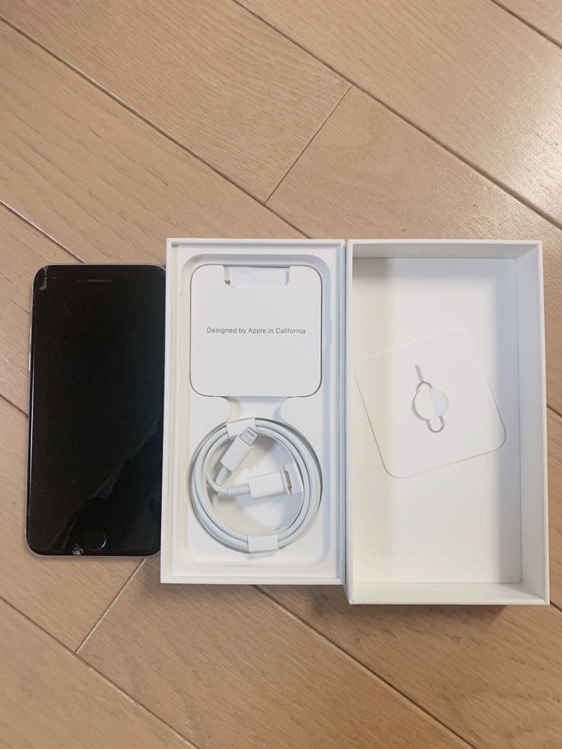 Apple iPhoneSE(第2世代）本体 ホワイト 箱、新品ケーブル付き