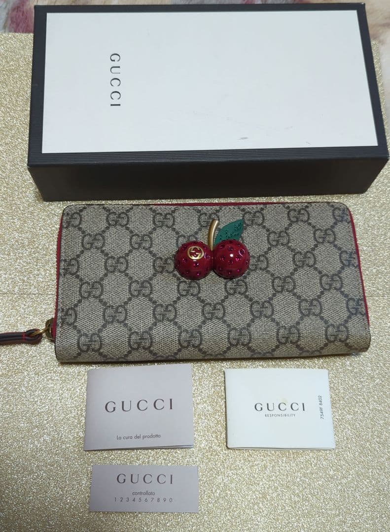 GUCCI チェリー装飾 長財布
