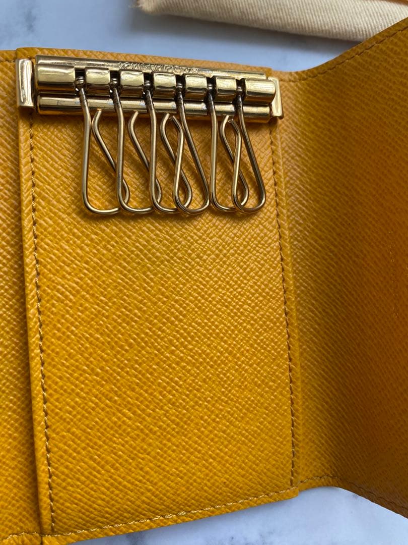 X*Z様 ルイヴィトン　キーケース　キーケース ミュルティクレ 6 イエロー