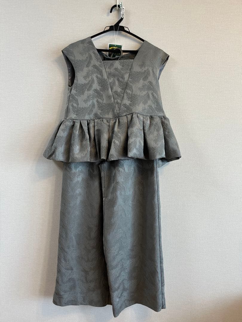 【アンドレスド】ペプラムセットアップ Sサイズ（グレー）　結婚式　パーティドレス