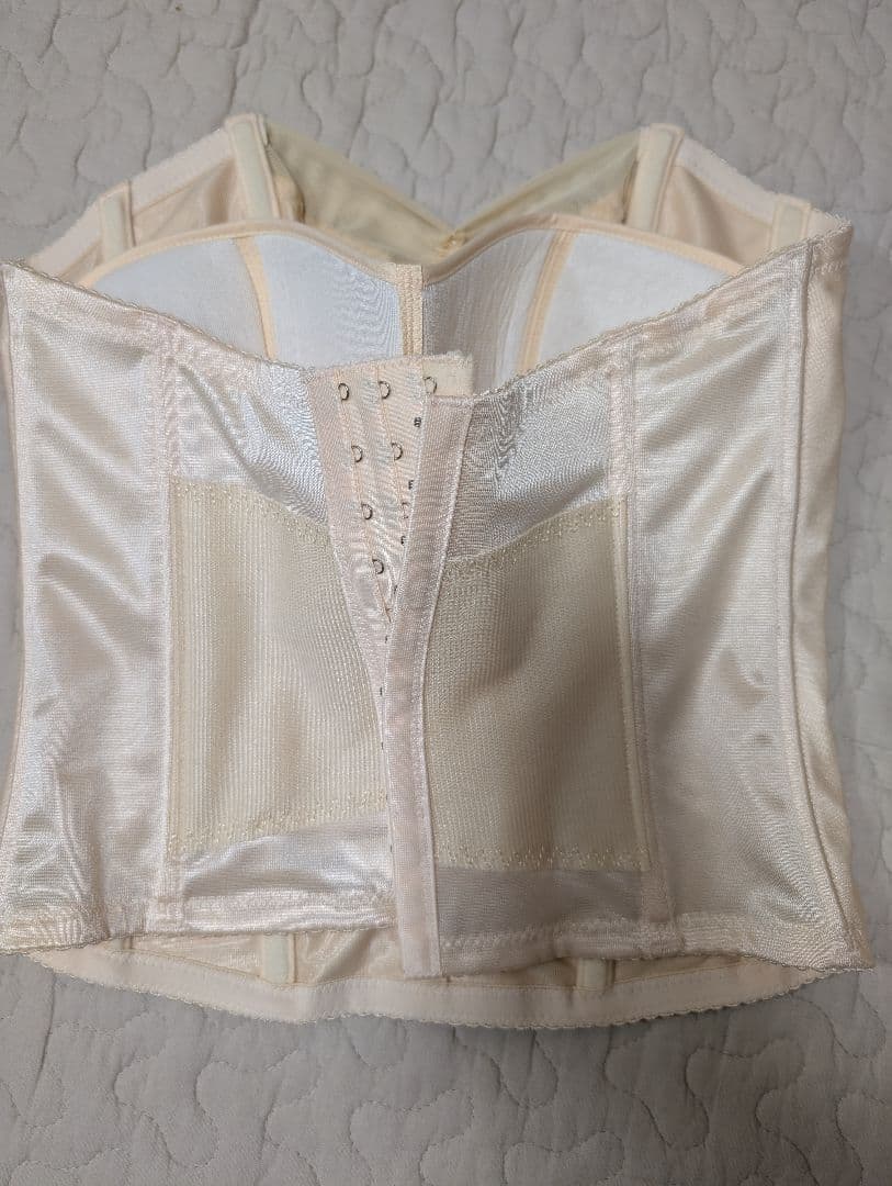 フォーシスアンドカンパニー ブライダルインナービスチェ76 ガートル82