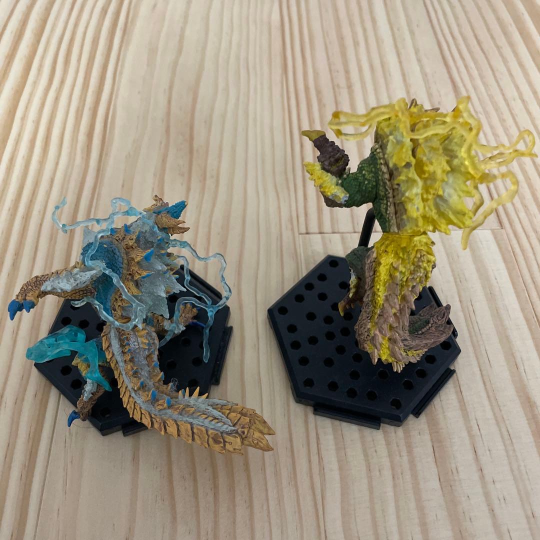 モンハン ジンオウガ(超帯電) 金雷公ジンオウガ　フィギュア 台座付き