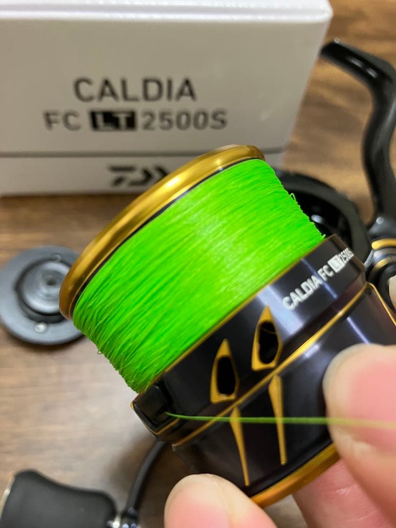 美品　ダイワ　21カルディア　FCLT2500S PEライン0.8 150m付き