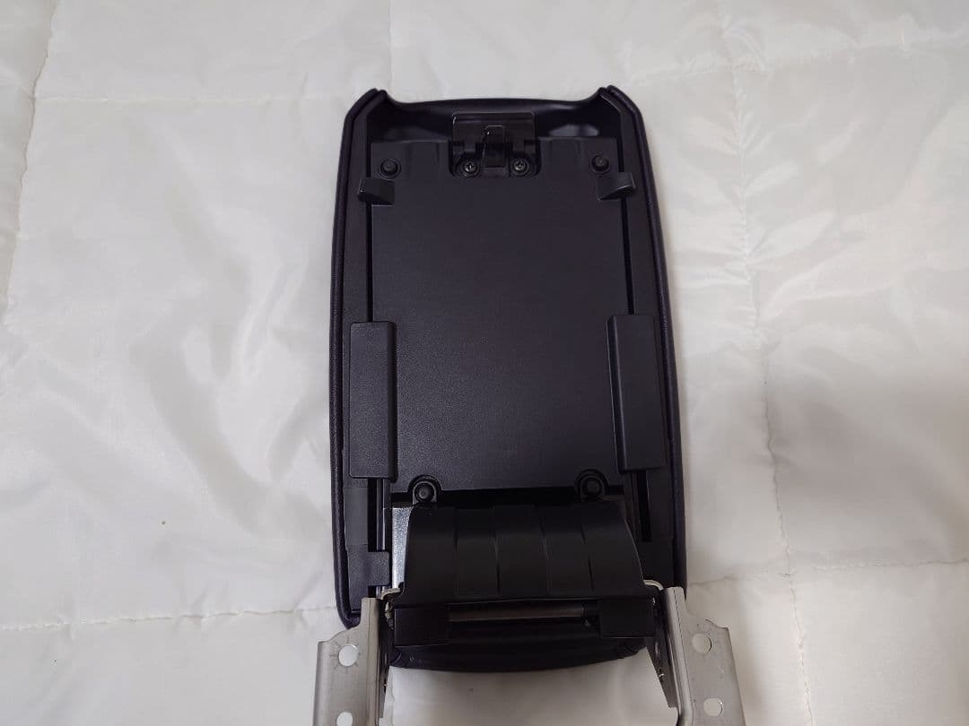 カローラクロス オプション スライド式アームレスト