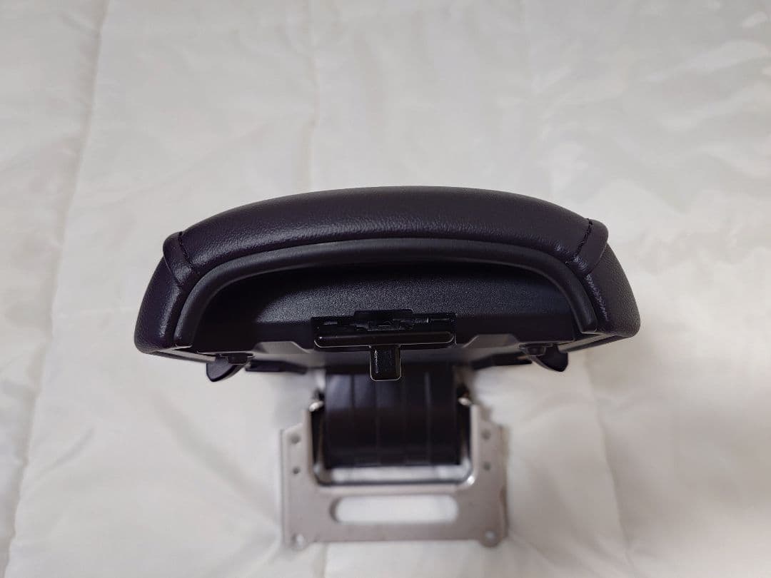 カローラクロス オプション スライド式アームレスト