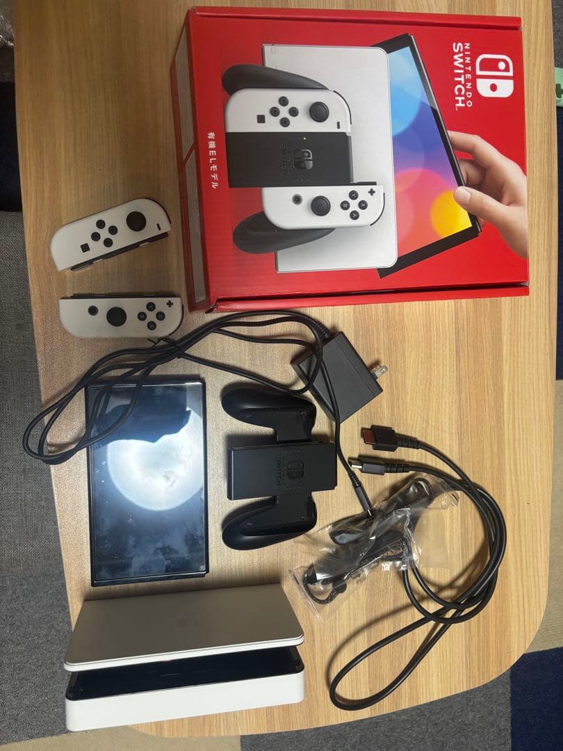 【2025年3月購入】Nintendo Switch 本体 有機ELホワイト