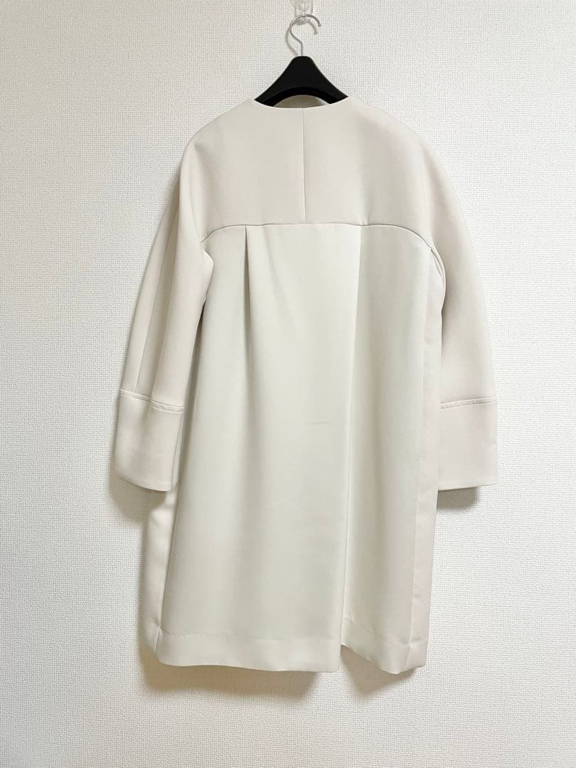 【新品】ノーリーズ 軽量 トリプルクロス サテン切替 ノーカラーコート 着映え白